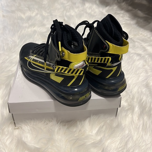Nike Air Max 720 Saturn - Picture 3 of 5